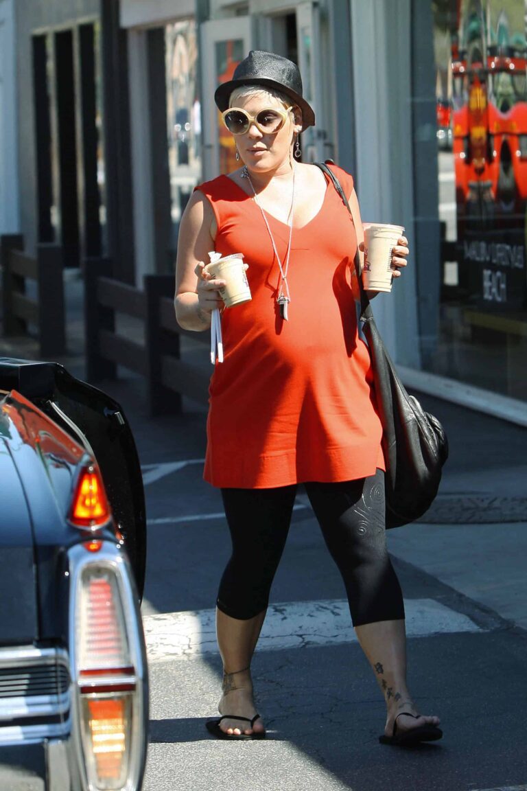 Pink Screws Paparazzi, Proves She’s One Hot Mama