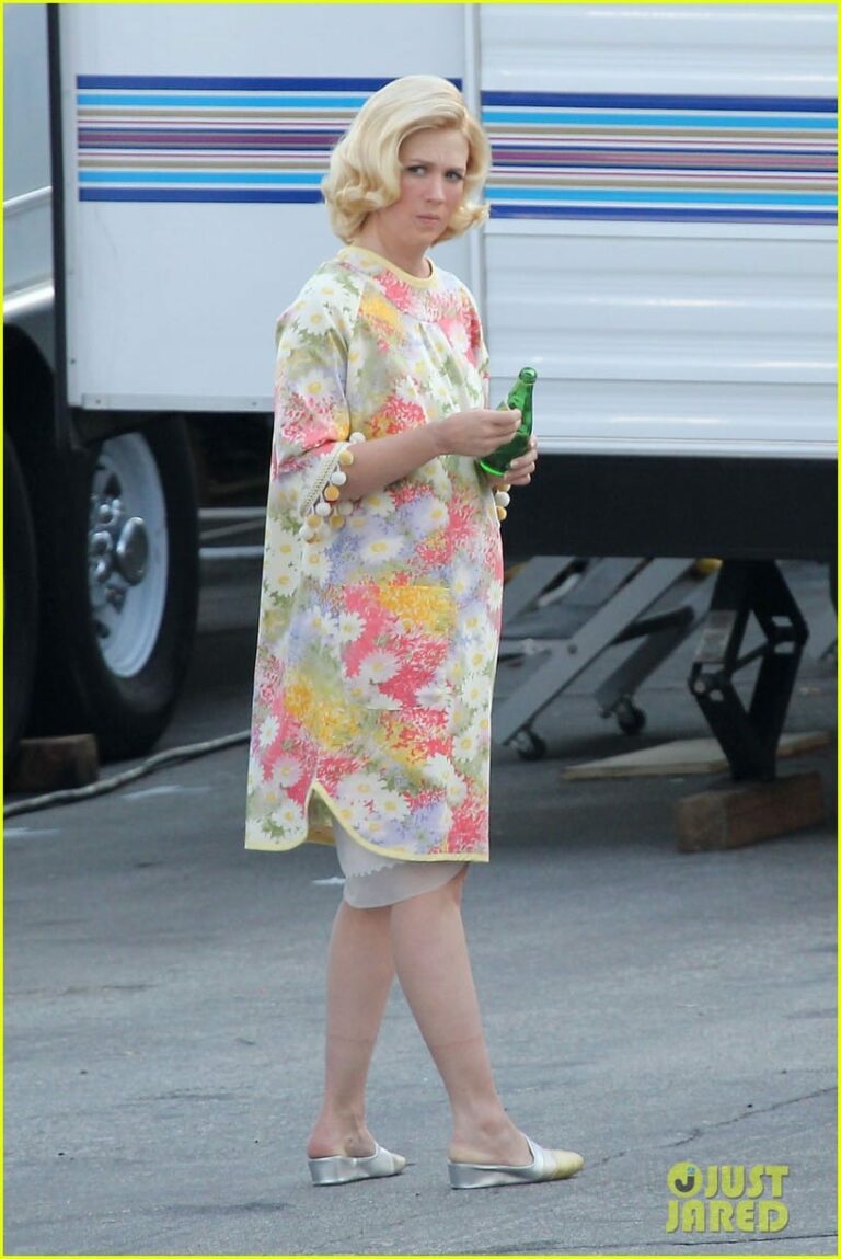 January Jones Back On The ‘Mad Men’ Set A Month After Giving Birth