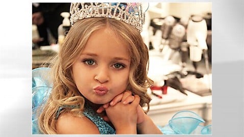 ‘Toddlers & Tiaras’ Mother Suing Media Outlets For Sexualizing Daughter