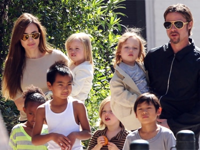 Evening Feeding: The Future Jolie-Pitt Acting Troupe?