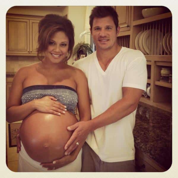 Talk About Awkward Family Photos! Vanessa Lachey’s Baby Bump Is A Must-See