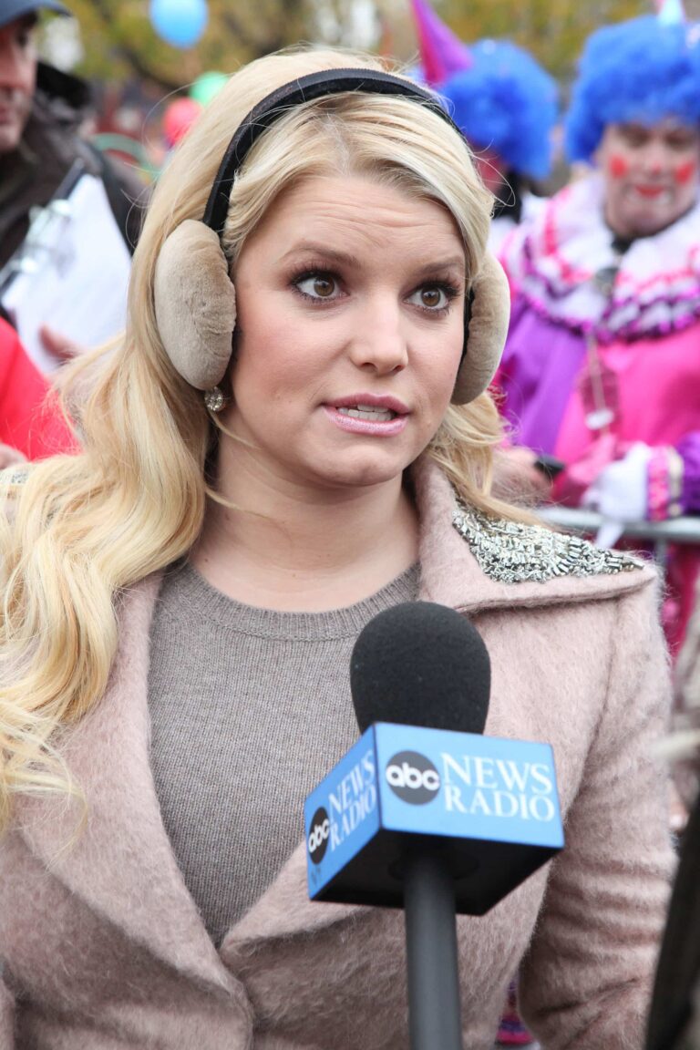 In Which I Predict Jessica Simpson’s First ‘Post-Baby Interview’ With Katie Couric