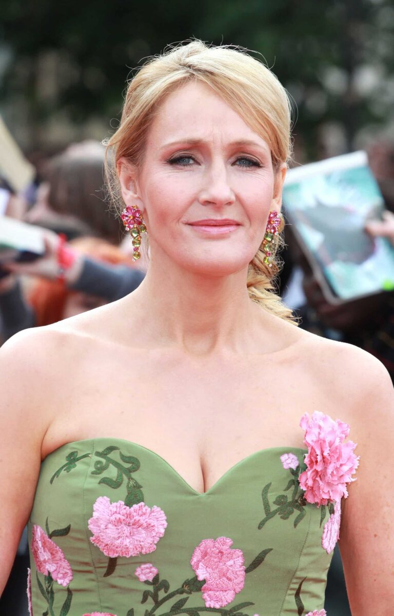 J.K. Rowling’s Children Officially To Get Luxury Playhouse, Should Not Expect Xmas Gifts
