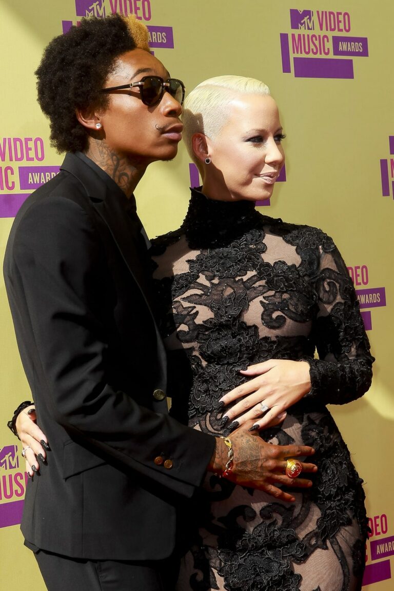 Dear Amber Rose, Revealing A Pregnancy At The VMAs Is A PR Stunt Owned By Beyonce