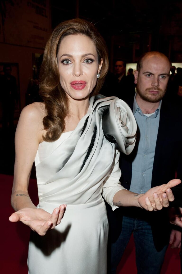 Angelina Jolie Took The Kids Halloween Shopping For Garbage