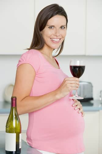 A Few Drinks While Pregnant Won’t Harm Baby, Study Says  But Would You Take The Risk?