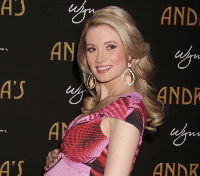 Poor Pregnant Holly Madison Is Due In 7 Weeks And In The Middle Of Moving