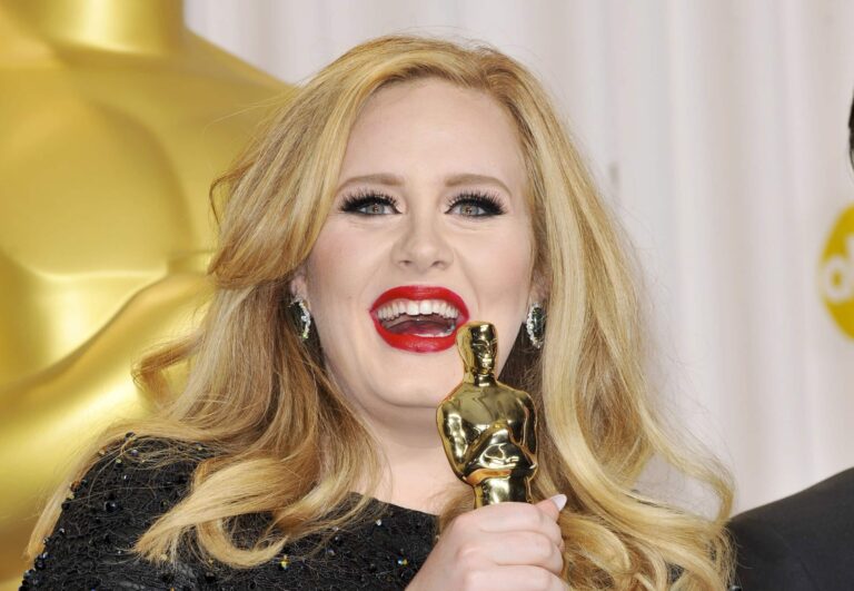 Cuteness Award: Adele Buys Her Baby Boy A Souvenir ‘Best Son’ Oscar To Match Her Real One