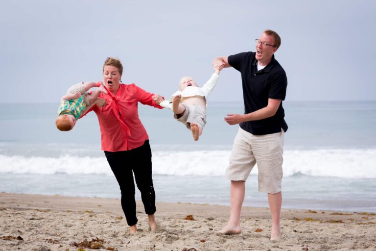 Family Succeeds In Taking The Best Worst Beach Photo Ever