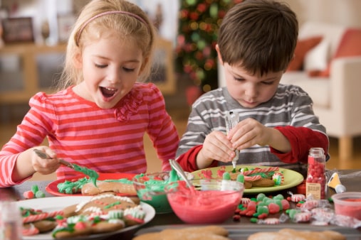 10 Holiday Snacks To Make With Kids That Won’t Completely Destroy Your Kitchen