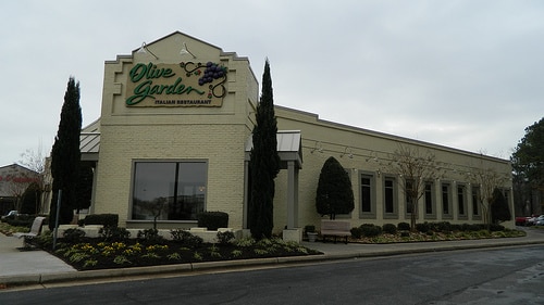 Olive Garden Brilliantly Offers Parents Free Babysitting On February 7th