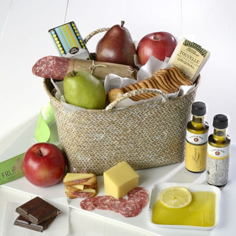 Giveaway: Win An Al Fresco Picnic Basket From The Fruit Company!