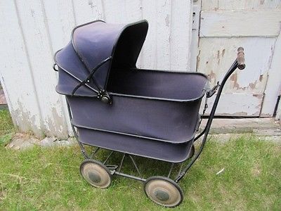 10 Vintage Strollers That Will Scare The Sh*t Out Of You