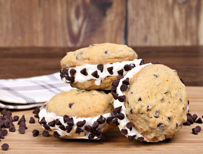 Evening Feeding: Make Your Own Delicious Ice Cream Sandwiches
