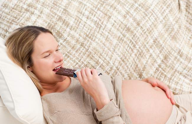 Evening Feeding: What To Know About Eating Chocolate While Pregnant