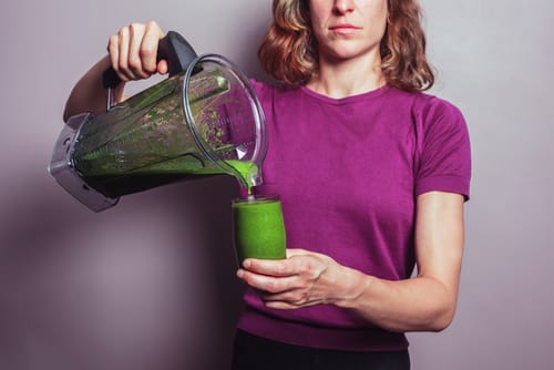 39 Easy Steps To Making A Healthy Green Smoothie While Holding A Baby