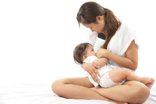 UK Program Bribes Women To Continue Breastfeeding – So Where Do We Sign Up?