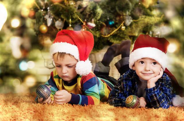 Taking Ridiculous Holiday Photos Of Your Kids Is Mean And I Am Totally Guilty Of It