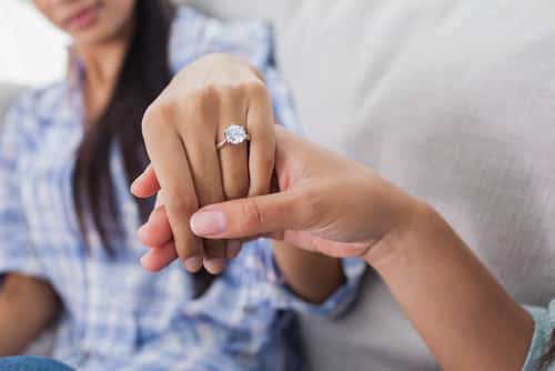 Evening Feeding: Here’s Why You Really Don’t Need That Big Ol’ Engagement Ring