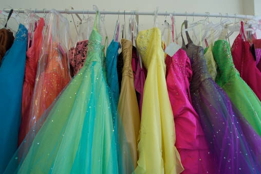 High School Makes Girls Bring In Pictures Of Prom Gowns For ‘Pre-Approval’