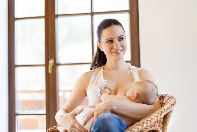 It’s 2016 and Somehow Women Are Still Being Shamed for Breastfeeding at the Gym