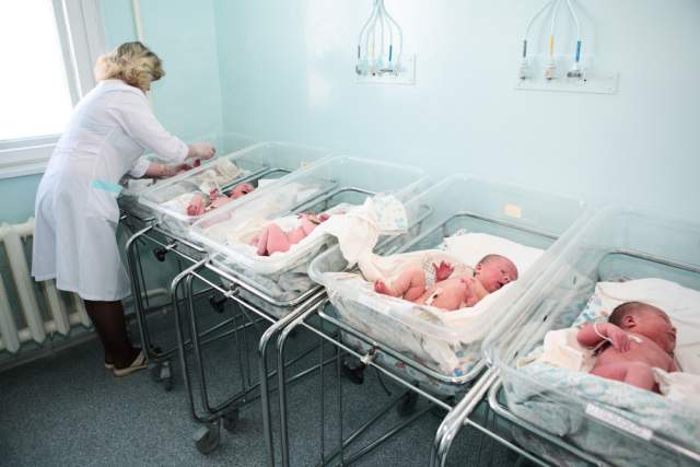 Conspiracy Theorists Don’t Think You Should Let The Hospital Collect Your Newborn’s Blood