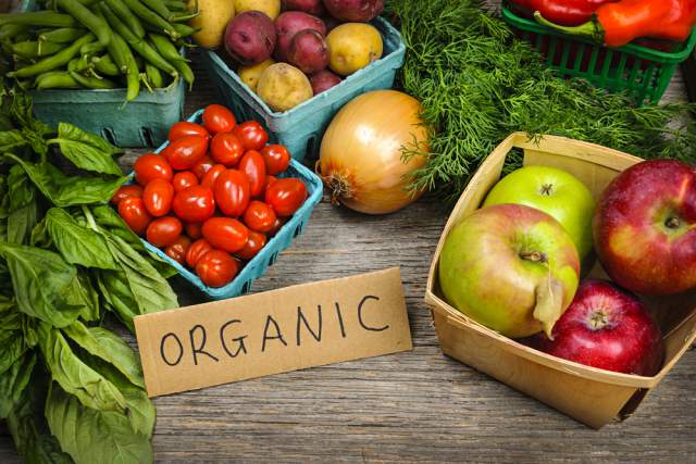 I Don’t Buy Organic Food For My Kids, And I Don’t Feel Guilty