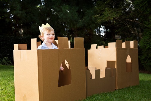 Neighbor With No Imagination Tells Family To Take Down Cardboard Fort