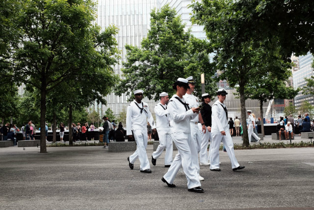 Navy Officer Refused Service Because Her Uniform Wasn’t Fancy Enough, And This Never Would Have Happened If She Were A Man