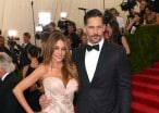 Sofia Vergara’s Gorgeous Engagement Ring Is So Massive, I’m Surprised She Can Lift Her Hand Up