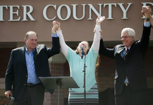 Kentucky Clerk Kim Davis Went To Jail For Not Issuing Marriage Licenses, But She’s Already Free And Still Has A Job