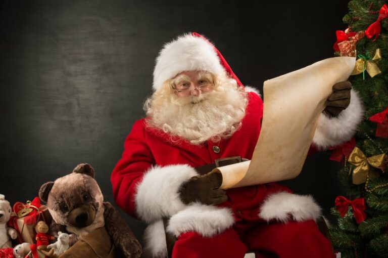 Grinchy Mall Charges $35 for Kids to Meet Santa Claus, Surprised Everyone Hates Them Now