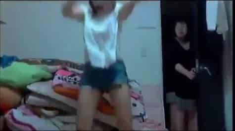 This Teen’s Mom Walked In On Her Dancing for the Internet, and Her Reaction is Priceless