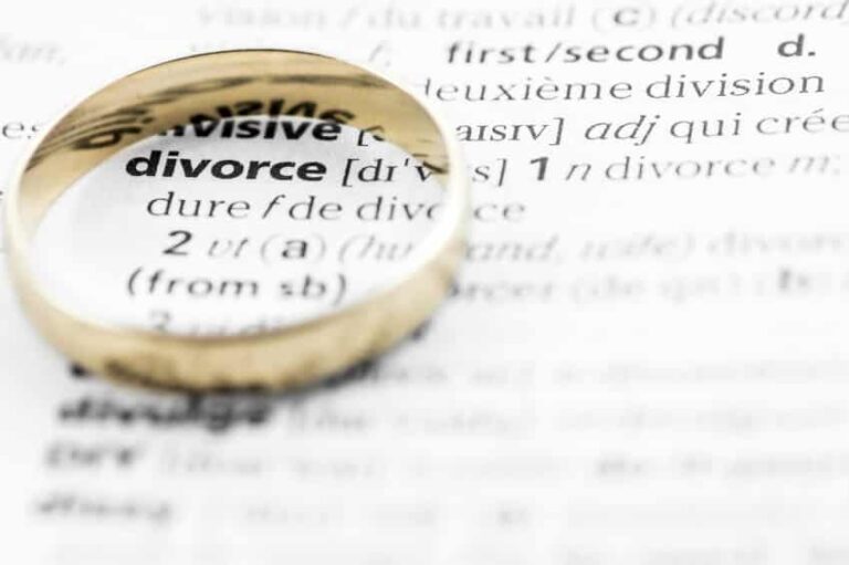 Machiavellian Old Man Secretly Divorces Wife, Doesn’t Tell Her About It For 20 Years