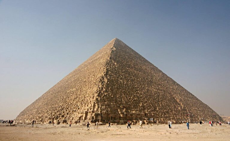Teenager Illegally Climbs the Great Pyramid, Because Rules Don’t Count If You Really Want to Instagram Something