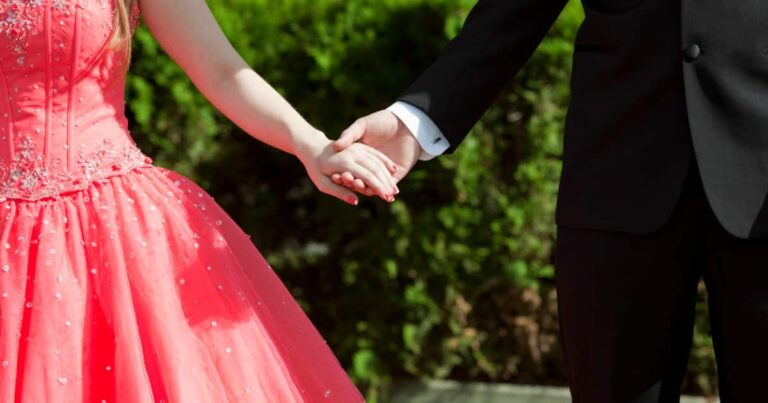 Minnesota School Backtracks on Sexist AF Prom Dress Code Requirement