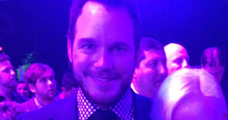 Chris Pratt Took a Photo With a Blonde Fan, and Anna Faris’ Reaction Was Priceless