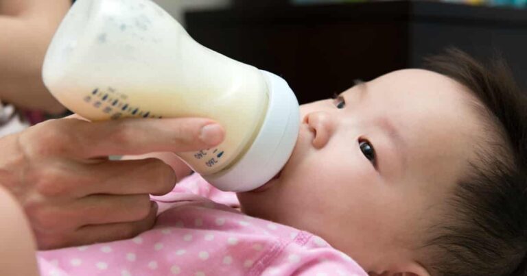Millennial Moms Make No Apologies About Formula Feeding for Convenience