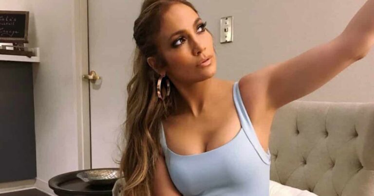 People Accused Jennifer Lopez of Photoshopping Her Abs, and JLo Wasn’t Having It