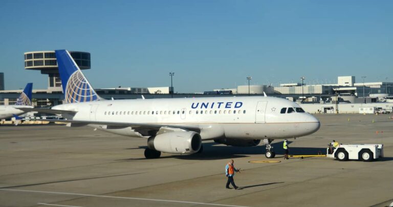 Baby Overheats While United Plane Sits on Hot Tarmac for Two Hours