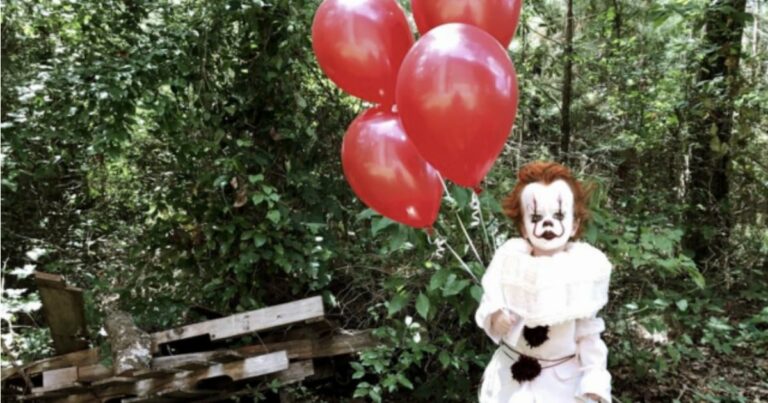 A Teenager Dressed His Little Brother Like Pennywise the Clown, and the Pictures Are Creepy AF