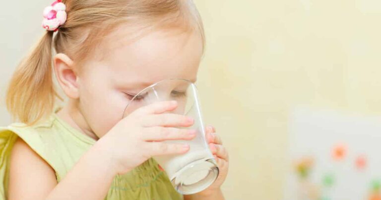 Pediatrics Organization Advises Against Non-Dairy Milk for Small Children, but Needs to Be More Specific