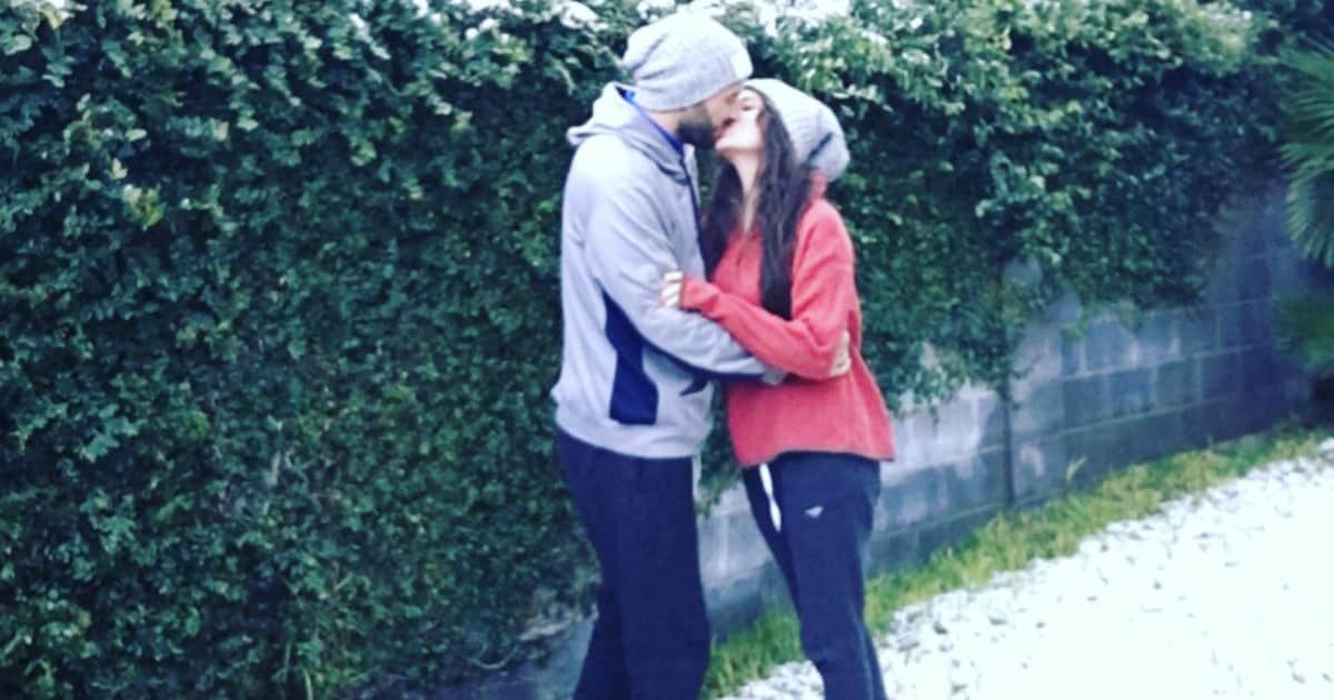 Jinger Duggar and Jeremy Vuolo kiss in the snow