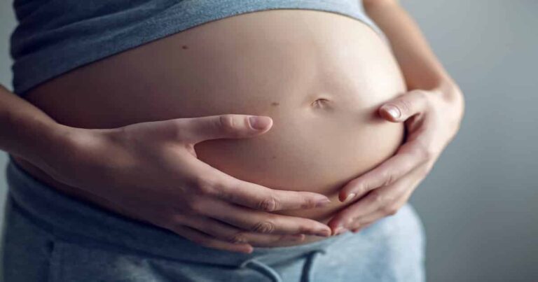 The Science Behind Why Babies Do Somersaults in Your Belly Is Really Neat