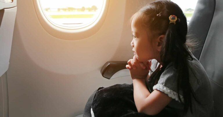6 Tips to Help Your Kids Beat Jet Lag on Your Family Vacation