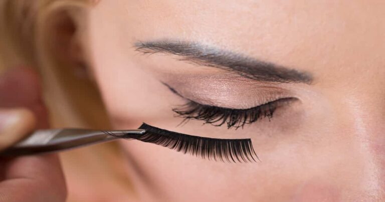 How to Clean Your Fake Eyelashes the Right Way