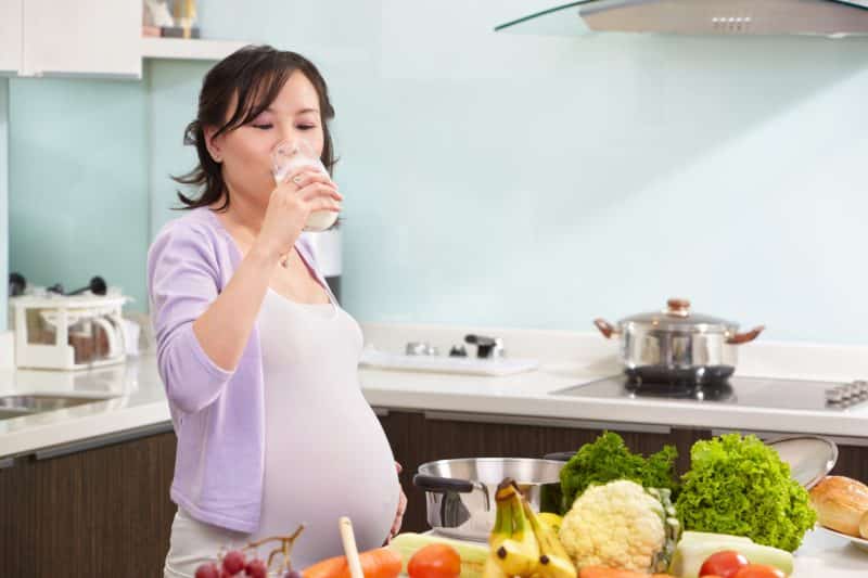 pregnant drinking milk